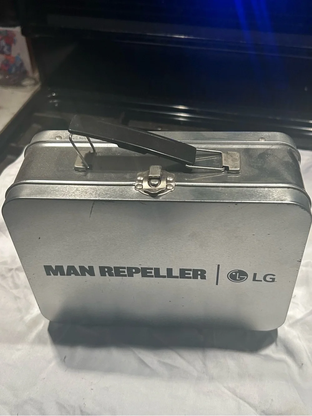 MAN REPELLER x LG tin lunchbox